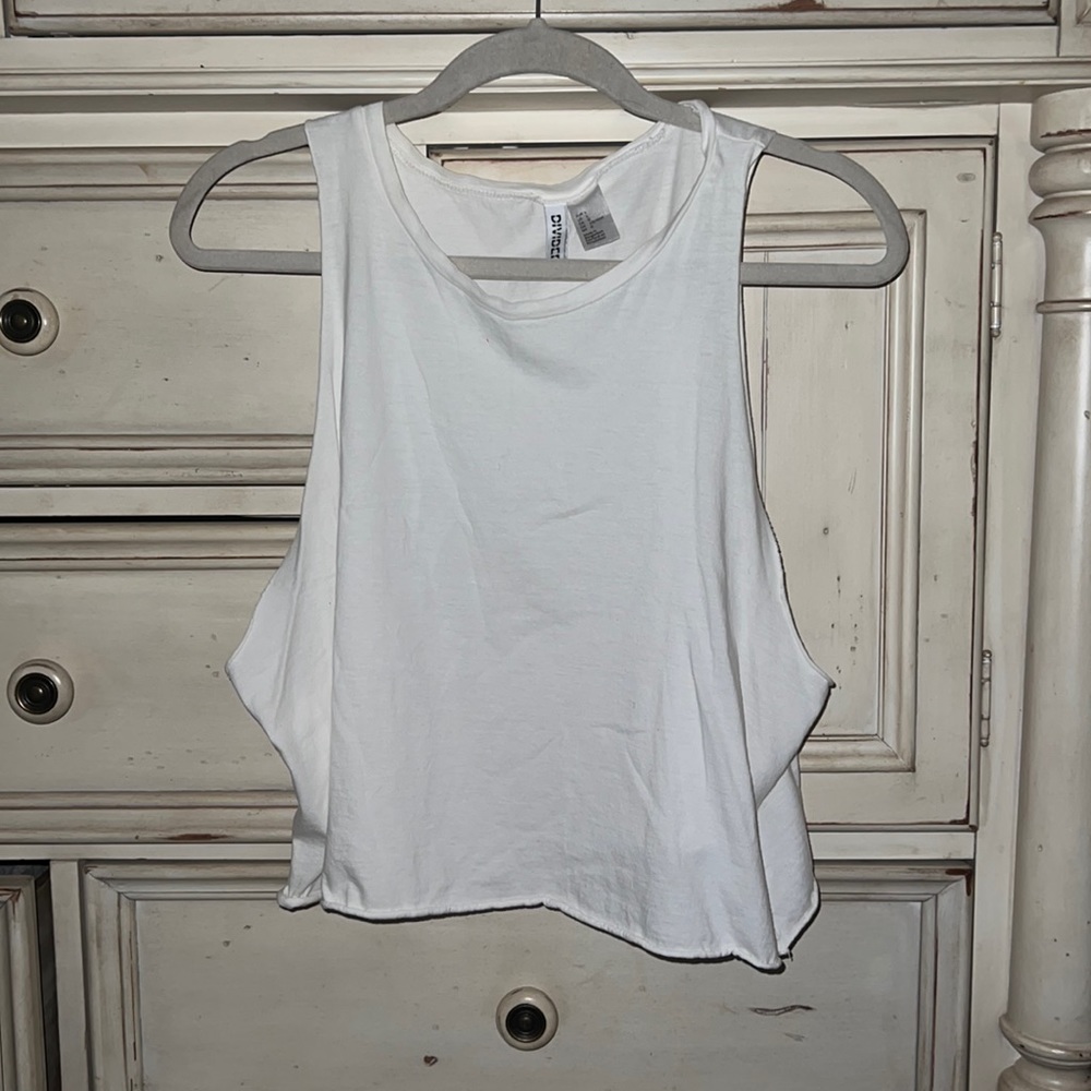 cropped muscle tank